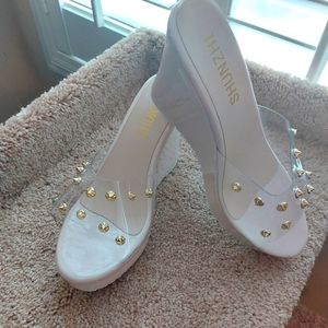 Whith and gold Wedges